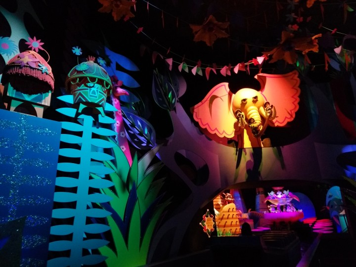 Hong-kong-Disneyland-Tiny-World.jpg